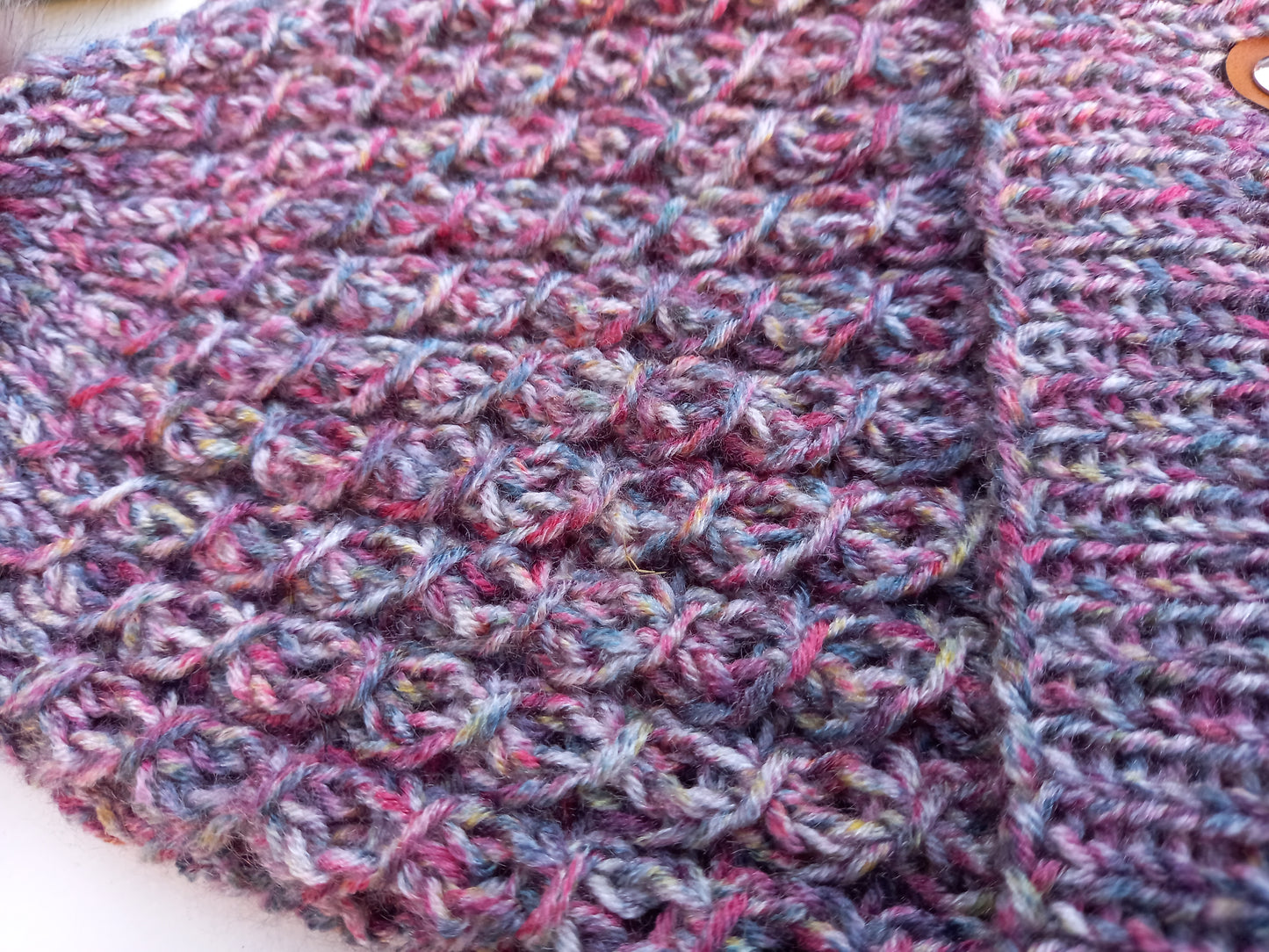 A close up of the faux cable pattern.